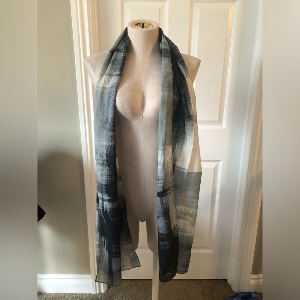 Calvin Klein Grey and White Scarf